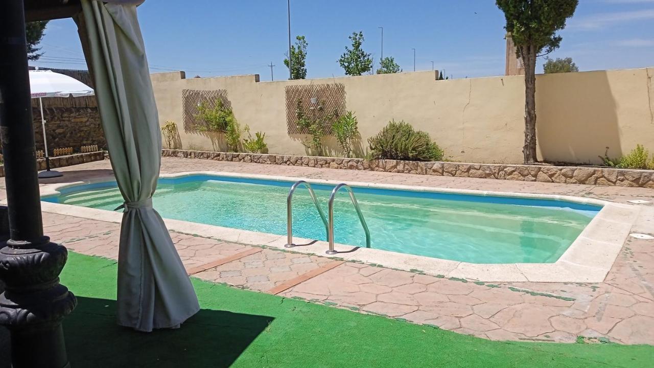 Orion Apartment Torrejón el Rubio Екстериор снимка